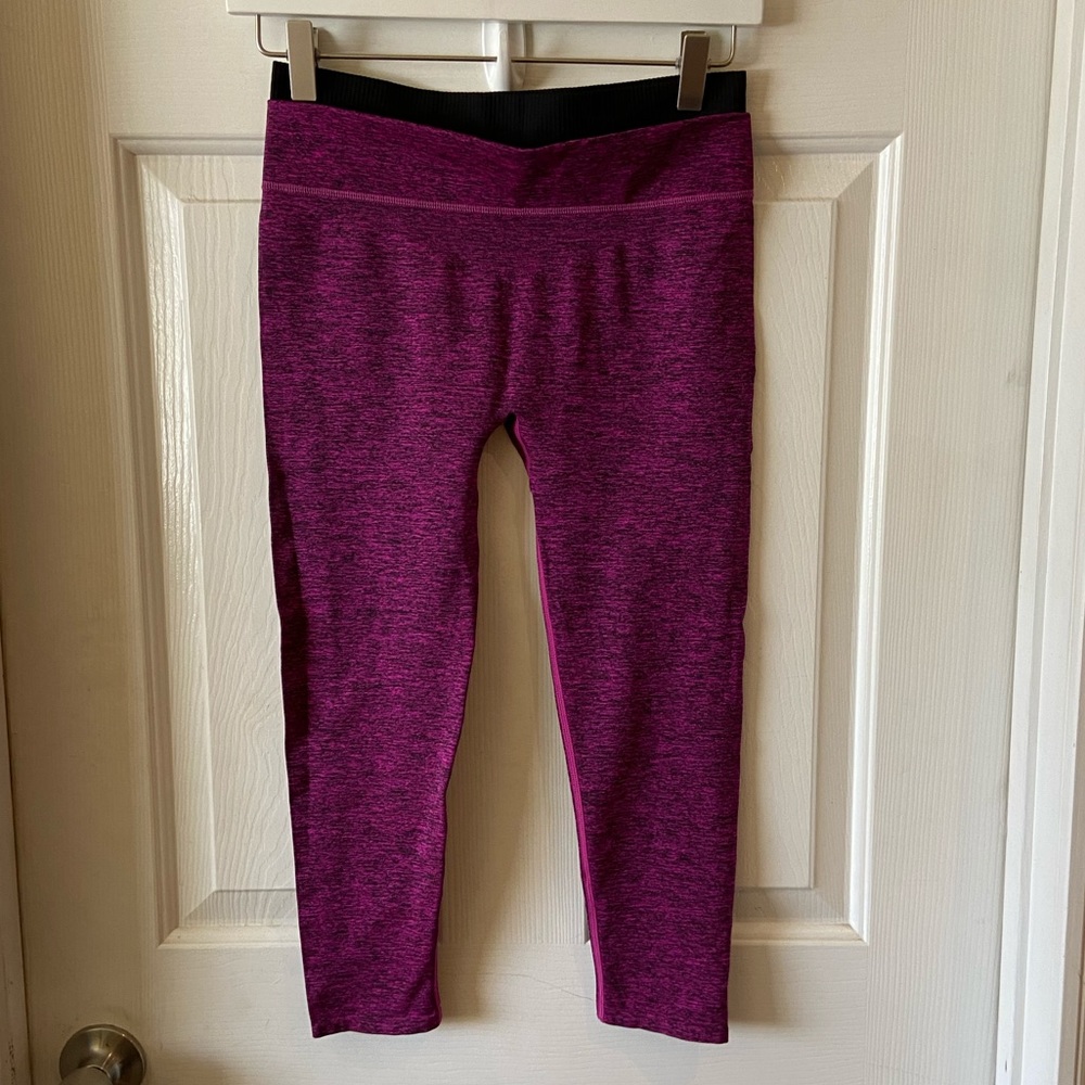 🏈Fabletics | Purple Capri Workout Leggings